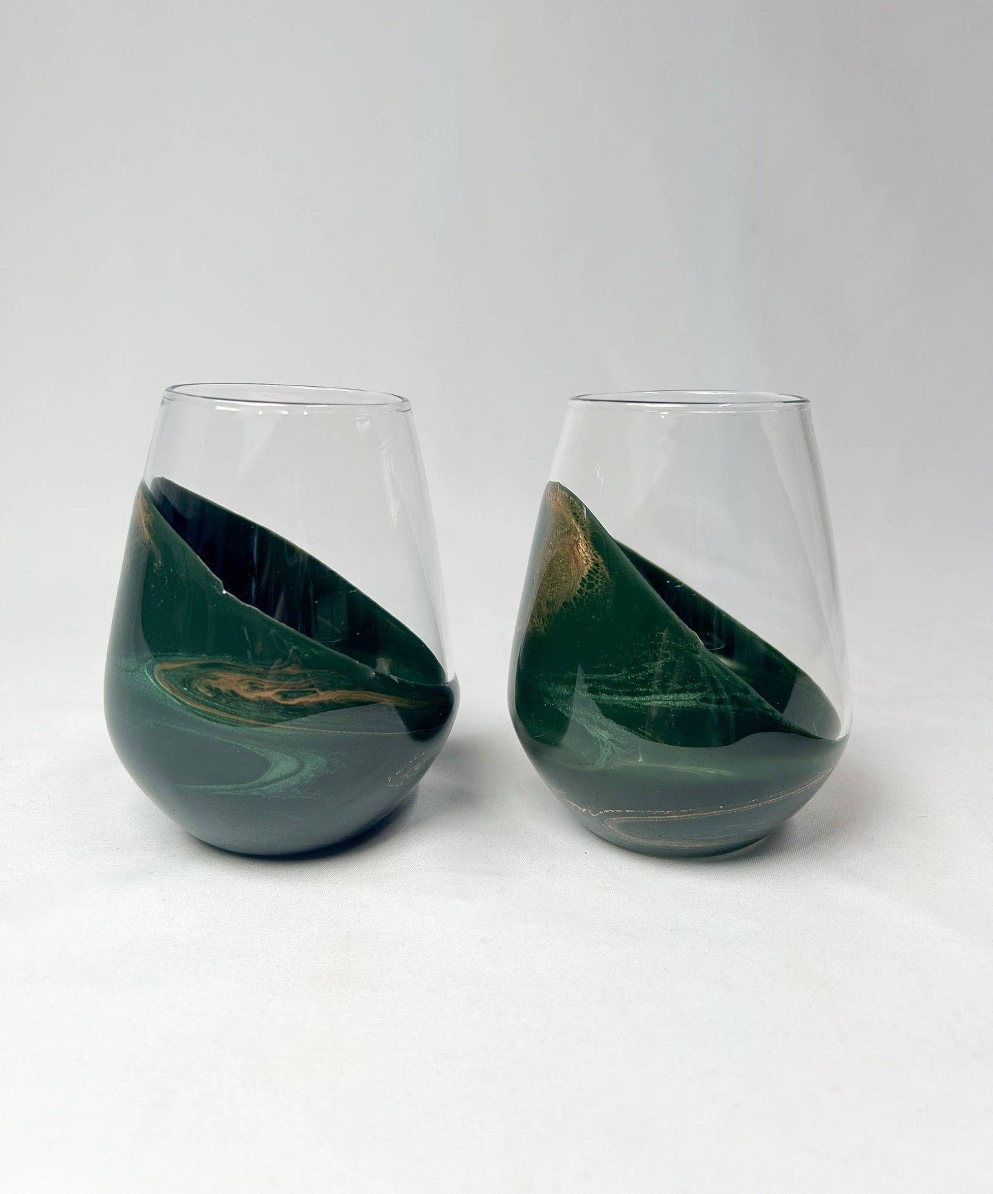 2 Pack Resin Accented Wine and Entertaining Glasses