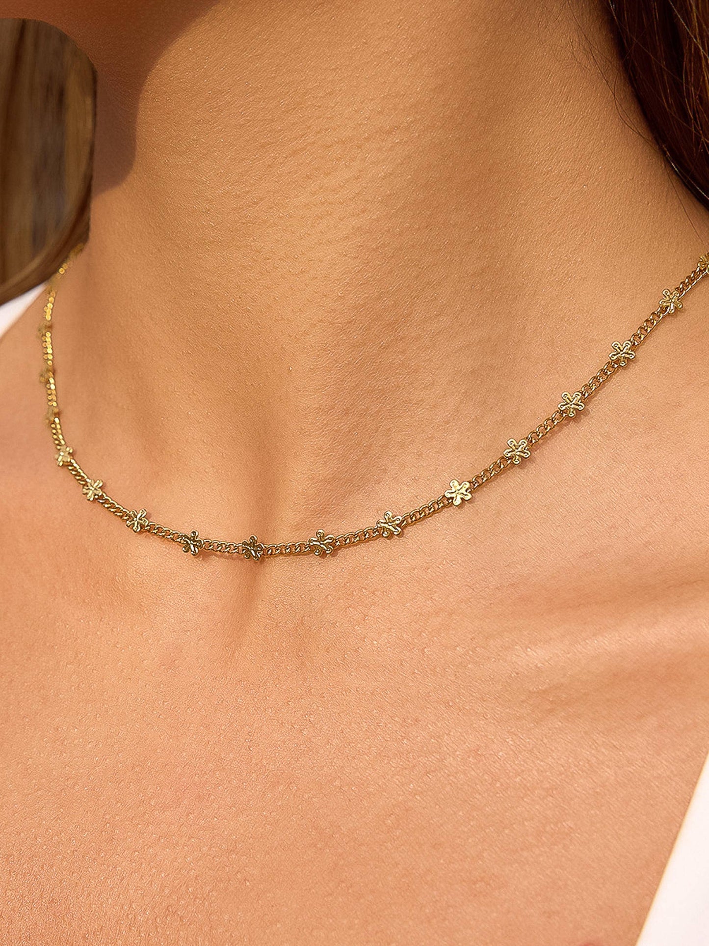 Haisley 18K Gold Non-Tarnish Dainty Flower Chain Necklace
