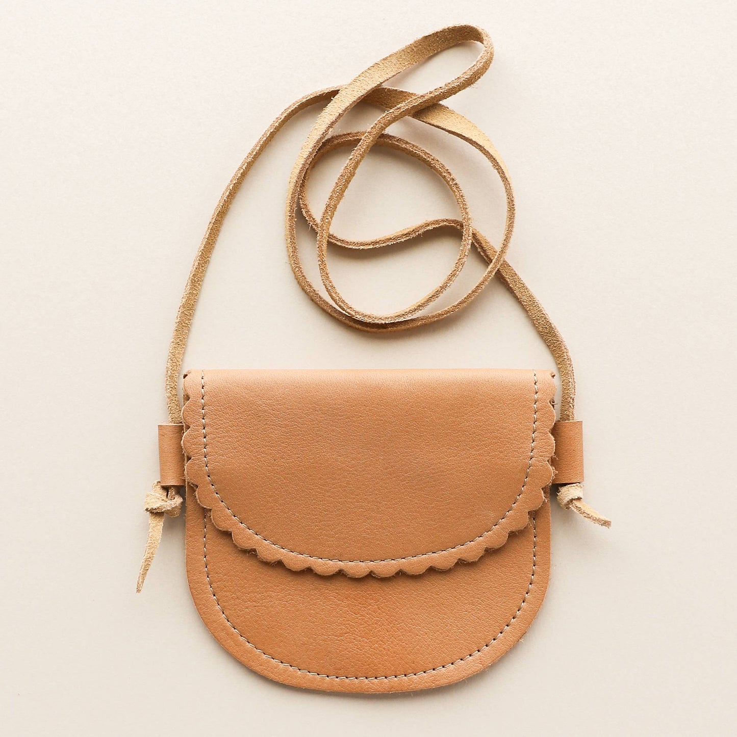 Little Girl Scalloped Leather Purse in Caramel