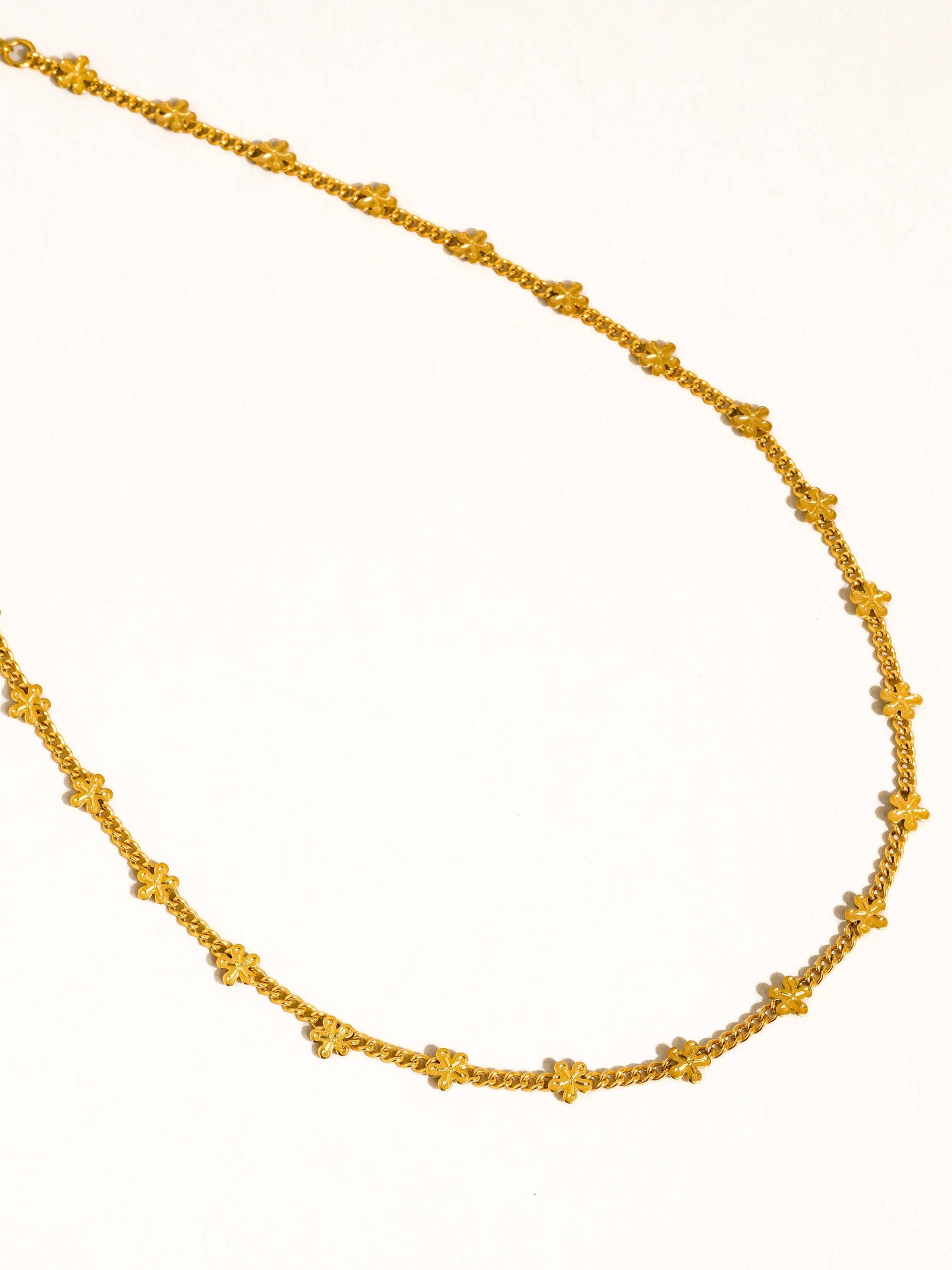 Haisley 18K Gold Non-Tarnish Dainty Flower Chain Necklace