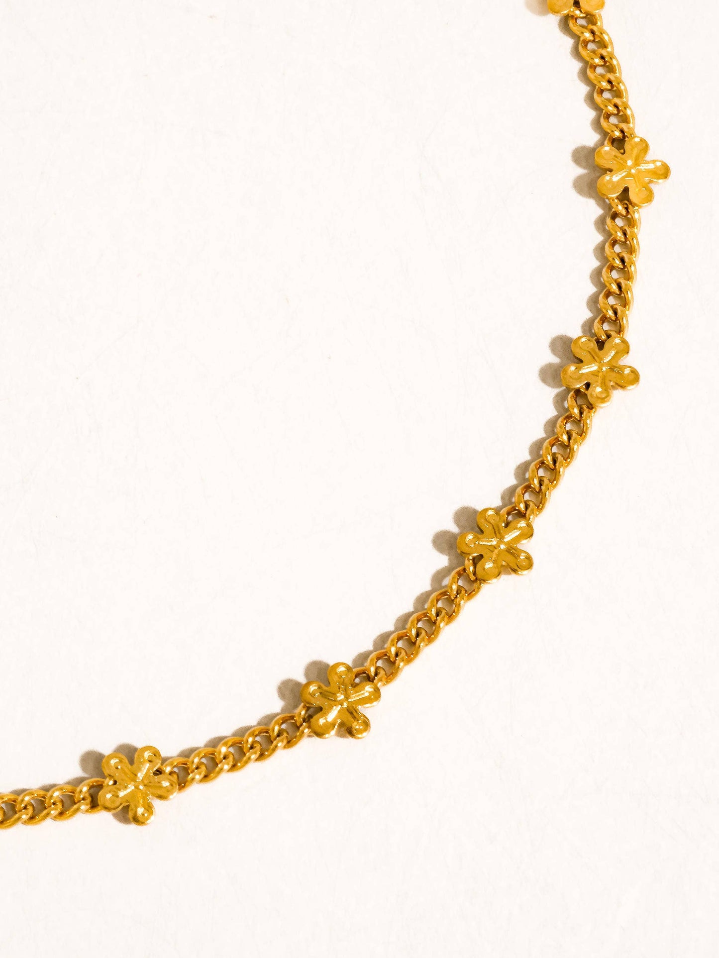 Haisley 18K Gold Non-Tarnish Dainty Flower Chain Necklace