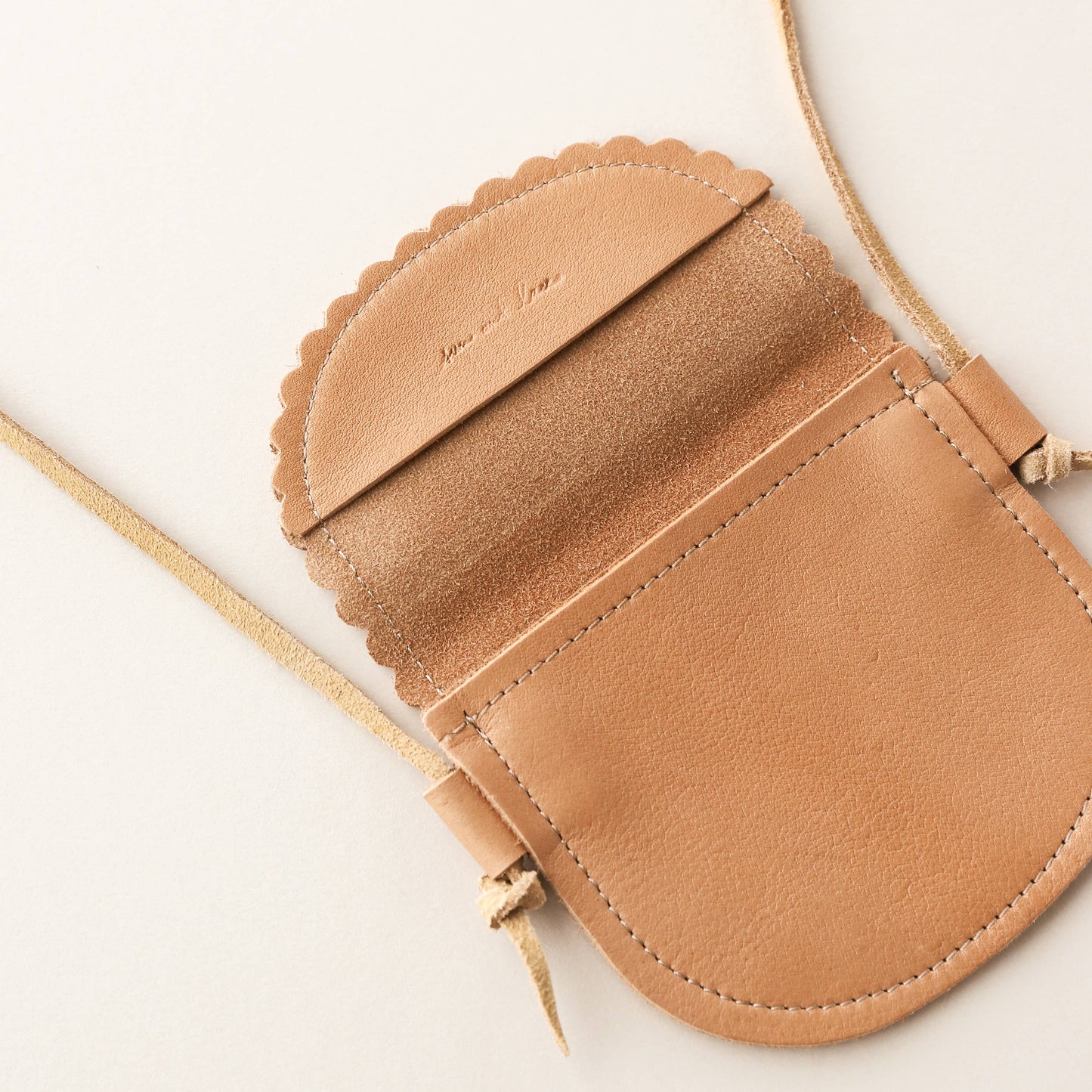 Little Girl Scalloped Leather Purse in Caramel
