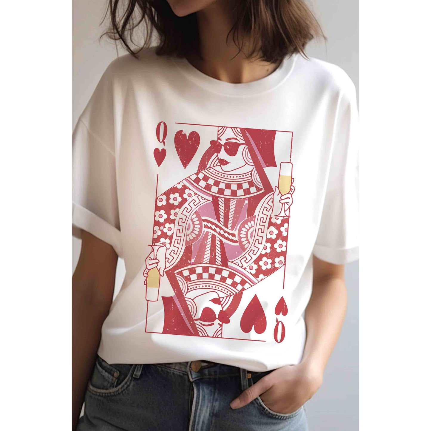 CHAMPAGNE QUEEN OF HEARTS Oversized Graphic Tee